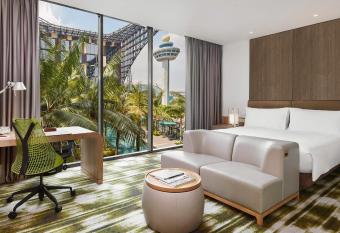 Crowne Plaza Changi Airport, an IHG Hotel has Balcony rooms