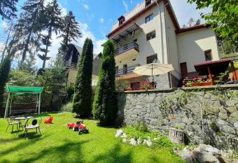 Vila Felix has Balcony rooms