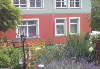 Ferienwohnung Naturnah has rooms with a private hot tub