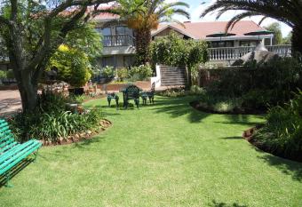 Homestead Lake Cottage allows 18 year olds to book a room