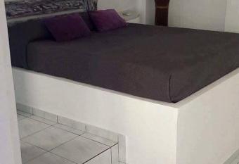 Villa Happening has rooms with a private hot tub