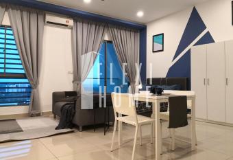2 Guests, Cybersquare - 07 Private Studio Cyberjaya, Flexihome-MY allows 18 year olds to book a room