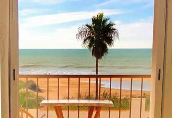 Frente al mar 1   l  nea de playa allows 18 year olds to book a room