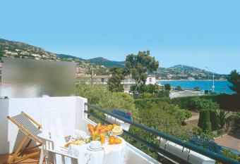 Logis Hotel l Esterella has Balcony rooms
