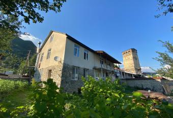 Eco-Cozy GuesHouse Udesiani allows 18 year olds to book a room