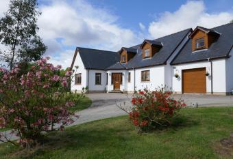 Uircheann Righ allows 18 year olds to book a room