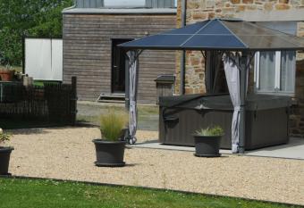 Les Batisses    Jean has Balcony rooms