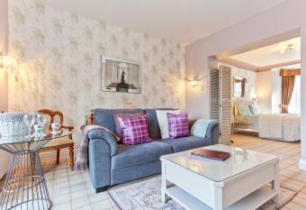 Bowness Bay Suites allows 18 year olds to book a room