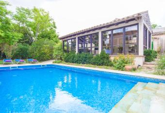 Can Casta has Balcony rooms