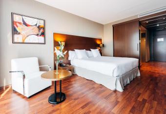 AZZ Valencia Congress Hotel & Spa allows 18 year olds to book a room