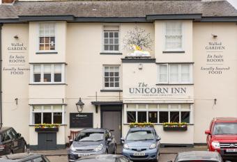 OYO Unicorn Inn allows 18 year olds to book a room