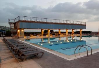 Siwar Center Apartments has Smoking/Balcony rooms