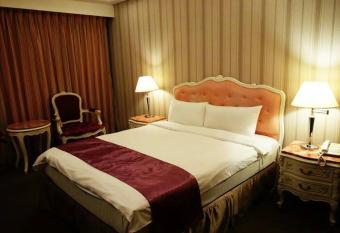 Ever Spring Hotel has rooms with a private hot tub