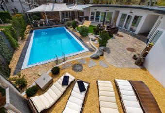 Bodensee Hotel Storchen allows 18 year olds to book a room