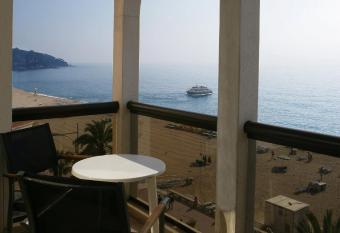 Apartaments Rosanna allows 18 year olds to book a room