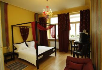 Die Dependance allows 18 year olds to book a room