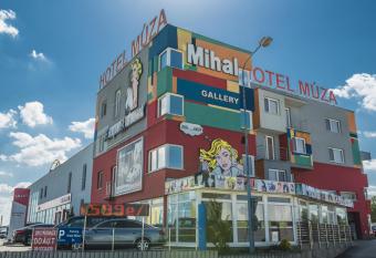 Hotel Muza has Balcony rooms