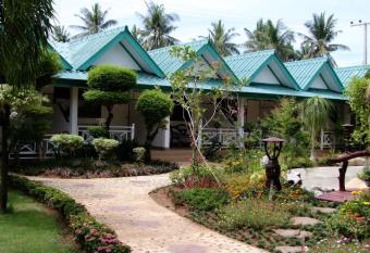 Samroiyod Holiday Resort has Balcony rooms