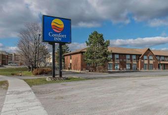 Comfort Inn Hwy. 401 has Balcony rooms
