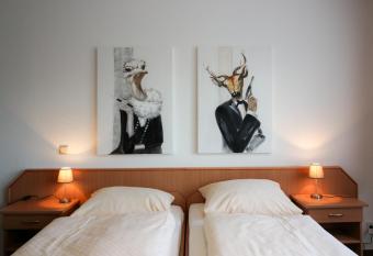 HARZ HOTEL und G  stehaus am Bornweg allows 18 year olds to book a room