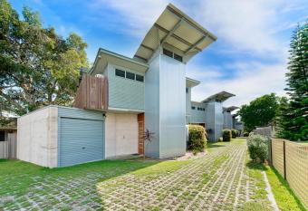Crescent Head Spa Villa has Balcony rooms