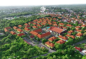 Plagoo Holiday Hotel has Balcony rooms