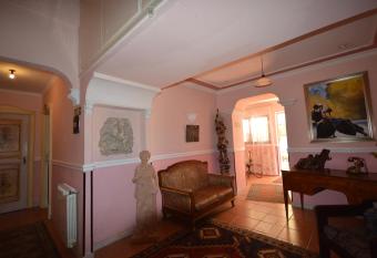 Hotel Alexis allows 18 year olds to book a room