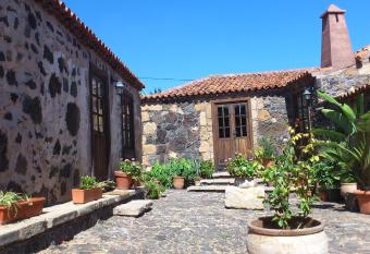 Casa Rural Vera De La Hoya has Balcony rooms