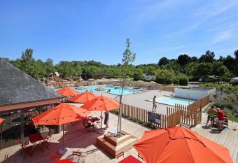 Camping d Angers allows 18 year olds to book a room