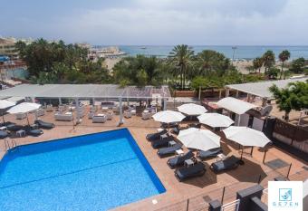 Apartamentos Seven Village has Balcony rooms