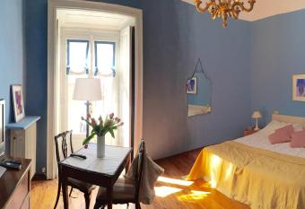 B&B Volta allows 18 year olds to book a room