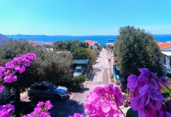 Apartment Vila Nina has Balcony rooms