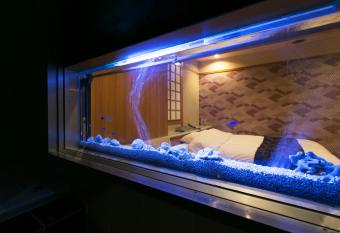 Hotel Atlantis Higashi Osaka (Adult Only) allows 18 year olds to book a room