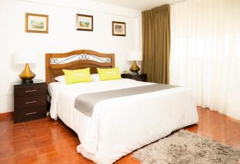 Casa Bella Boutique Hotel San Isidro allows 18 year olds to book a room