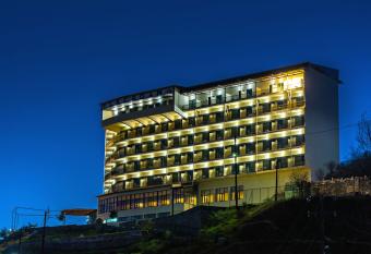 Hotel Lecadin allows 18 year olds to book a room