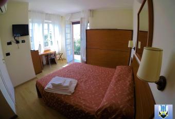 Hotel Mimosa has Balcony rooms