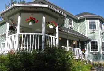 Arkadia Eastman B&B allows 18 year olds to book a room