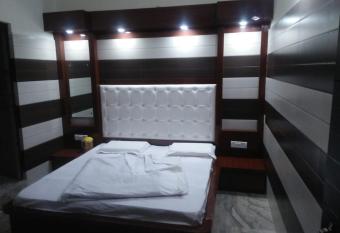 Vidya Guest House allows 18 year olds to book a room