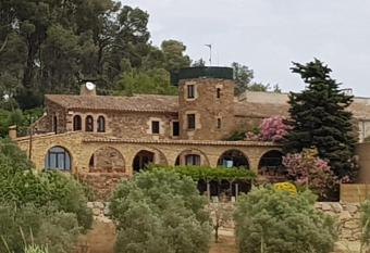 Mas Tomas allows 18 year olds to book a room