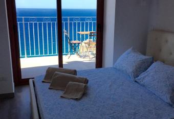 Greta s House Pizzo allows 18 year olds to book a room