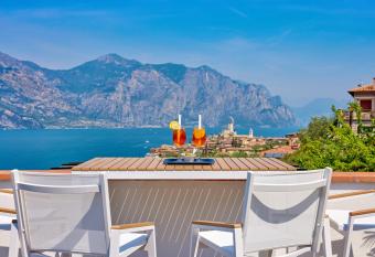 Hotel Villa Smeralda has Balcony rooms