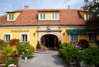 Hotel Ungarische Krone has Balcony rooms