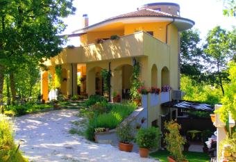 Villa Almelia has Balcony rooms