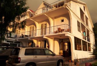 Rezo s House has Balcony rooms