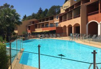 Les Terrasses has Balcony rooms