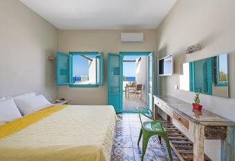 Nissia Beach Apartments & Suites allows 18 year olds to book a room