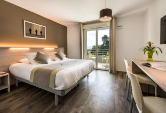 Hotel du Grand Parc has Balcony rooms