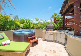 Maya Villa Condo Hotel and Beachclub allows 18 year olds to book a room