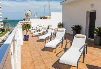 Bajondillo Beach Cozy Inns allows 18 year olds to book a room