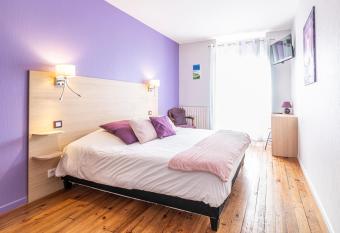 Hotel Helios - Golf allows 18 year olds to book a room